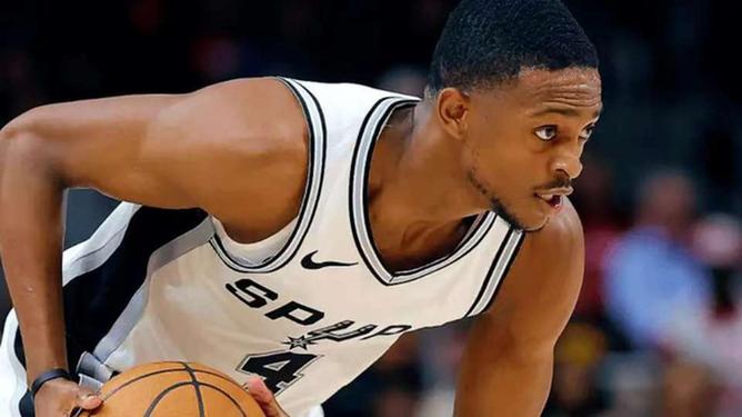 包含圣安东尼奥马刺迎CBA季后赛关键赛，转会期刷新队史纪录，目标明确，临场指挥获称赞的词条